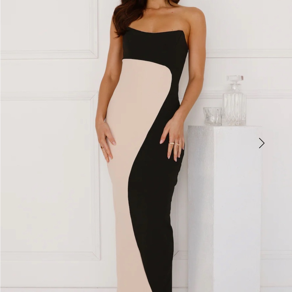 Elegant Black and Cream Strapless Dress